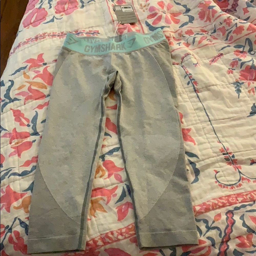 Gray gym shark crop leggings